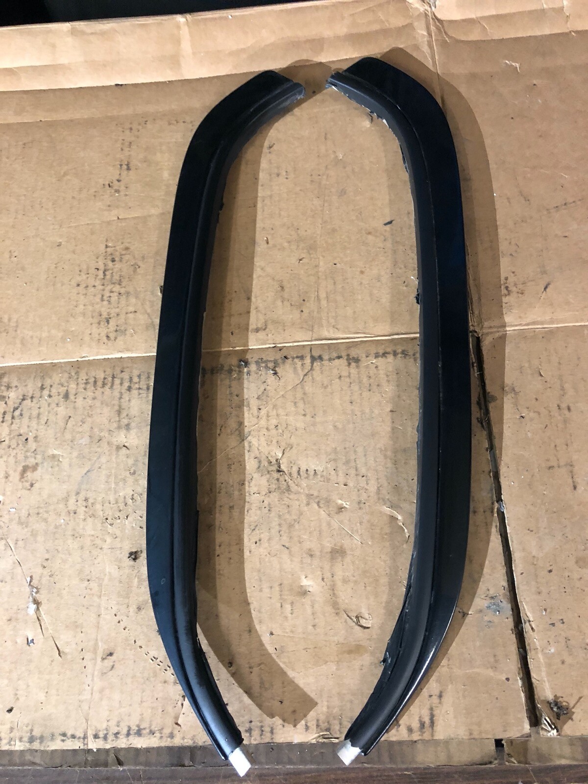 BMW E30 PAIR BLACK SHADOWLINE REAR WINDOW VENT TRIM 51131922271 