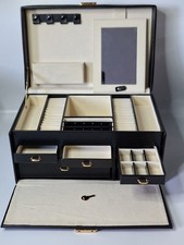 LEATHER FAUX MEDIUM SIZE BLACK JEWELLERYBOX WITH WHITE SUEDETTE INTERIOR AND KEY