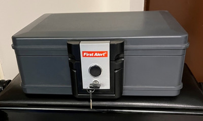 First Alert feuerfeste & wasserdichte Dokumentenbox Safe Tresor