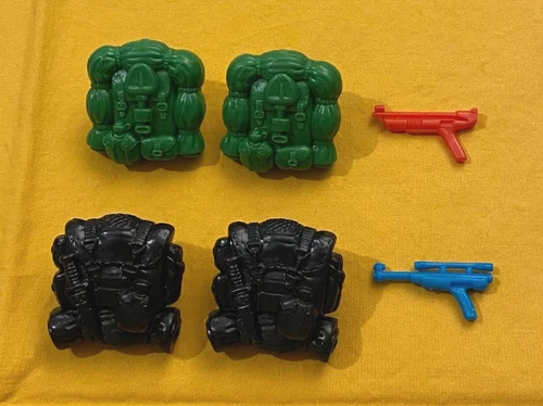 vintage Mattel FOOD FIGHTERS WEAPONS LOT backpacks + red + blue gun AUTHENTIC