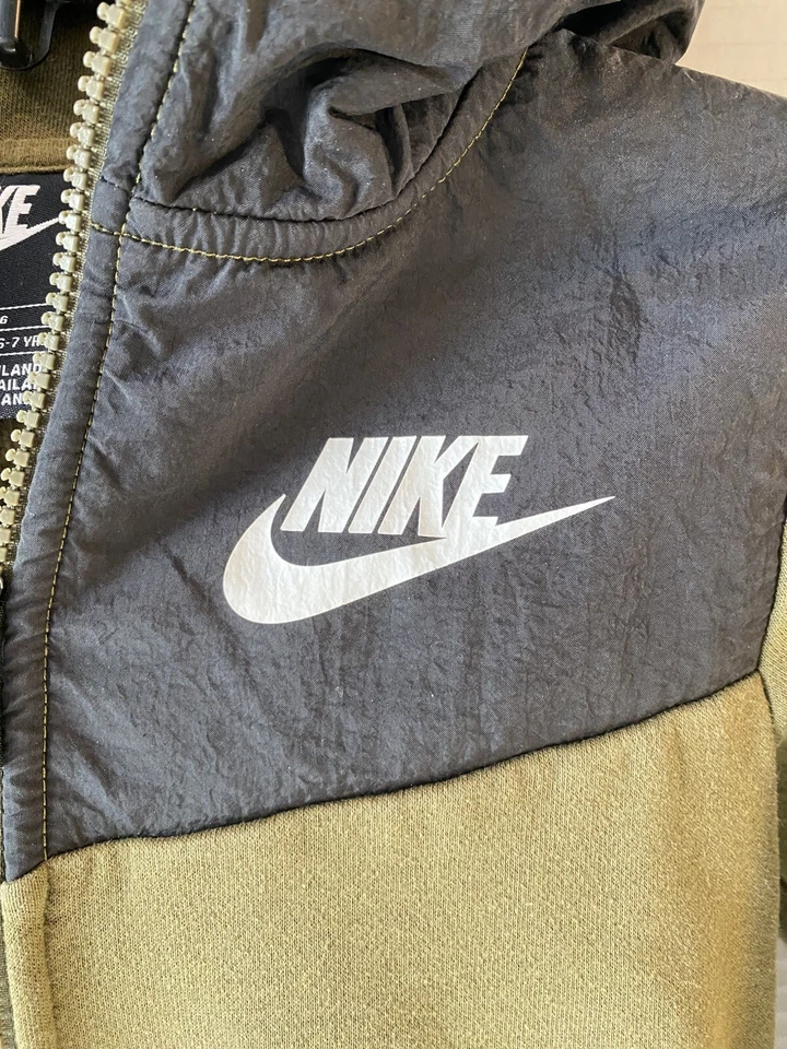 Nike Niños Cremallera Chaqueta Niños Verde y Negro 6-7 años Foto 2 de 4