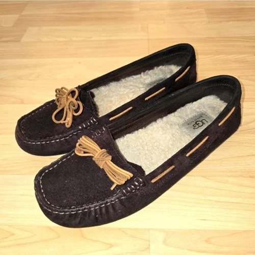 Mocassini piatti Ugg Australia punta tonda marrone scuro scamosciati foderati in pelliccia sintetica taglia 9 5M