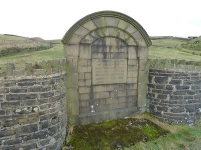 Foto A2 Heald Wesley Chapel Memorial Sharneyford Stein Markierung des Geländes c2010