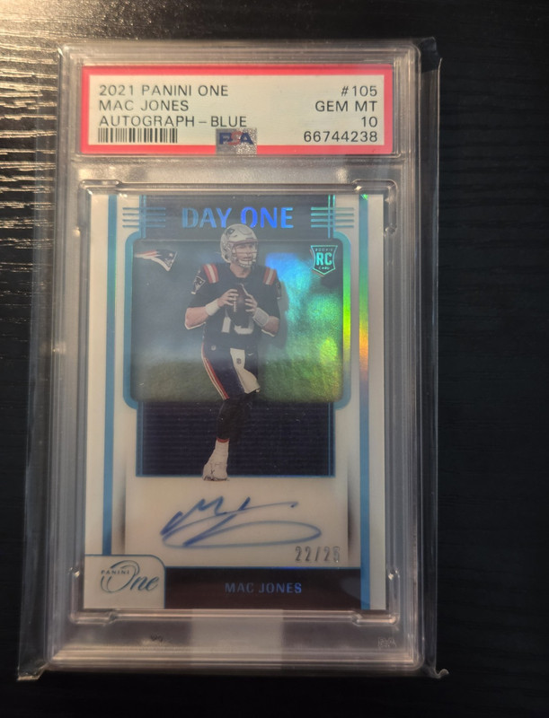 Panini One Mac Jones Day One Autographs Blue /25 #105 PSA 10 Auto RC Pats