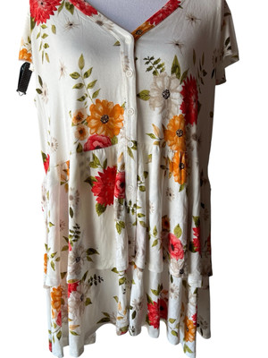 Torrid Floral Top Size 3 Pink & Orange Flowers
