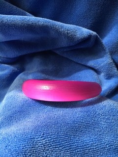 Bracciale Alexis Bittar conico rosa caldo smerigliato e oro interno lucite