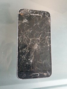 Samsung Galaxy J3 (2016) J320FN - DEFEKT - NUR ZU TEILEN - ANGEBOT!