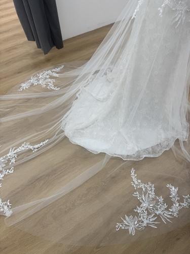 Nicole Milano Aurora Collection White Wedding Dress Size 14 - Picture 16 of 20