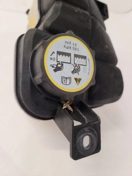 2008-2016 VOLVO 70 SERIES Coolant Reservoir XC70 312003205 Foto 2 de 4
