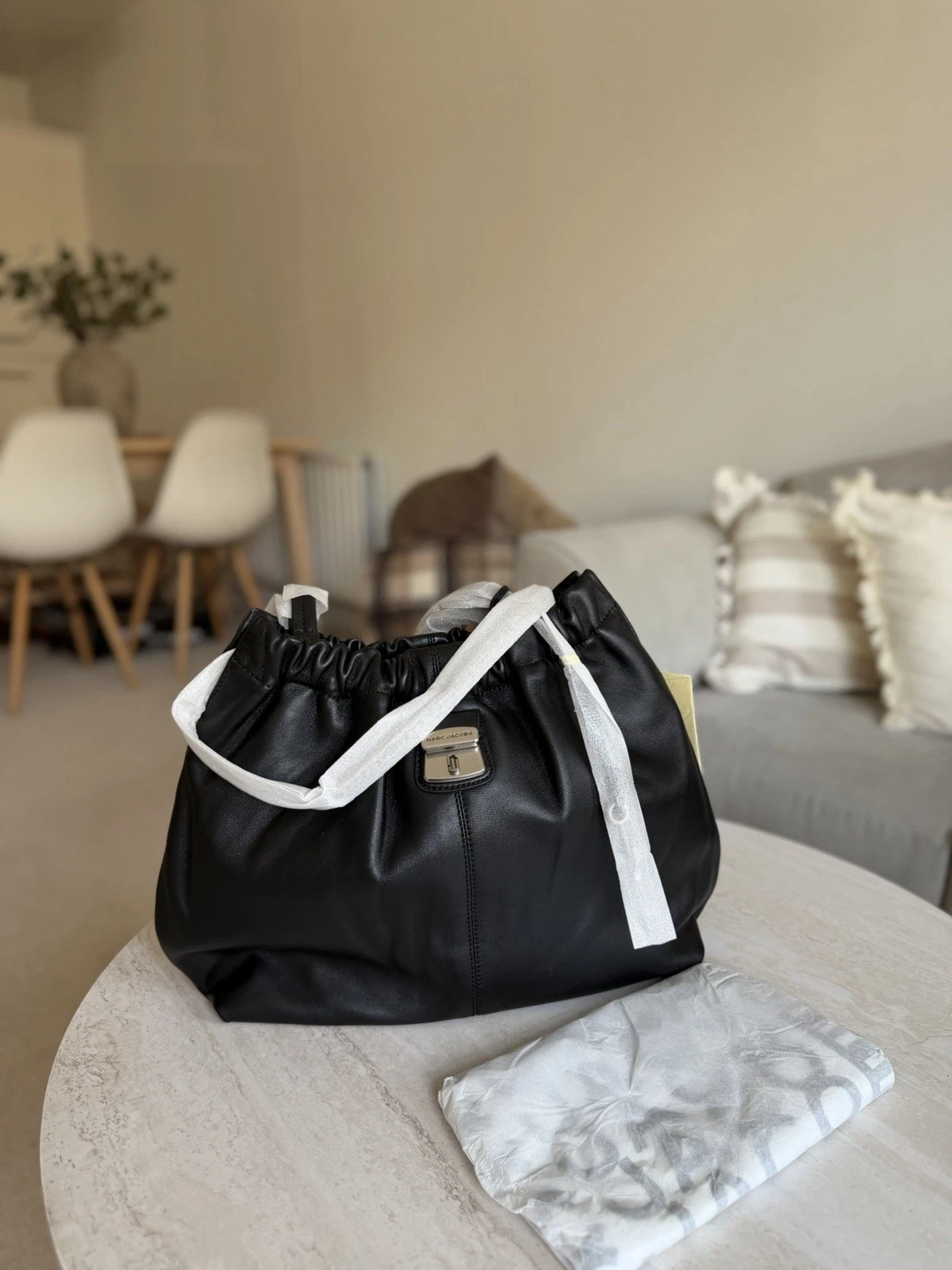 Marc Jacobs The Cristina Tote in soft leather. Black colour