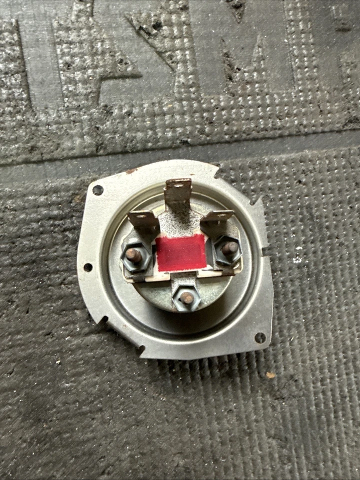 Medidor de combustível ponteiro vermelho 76–79 Caprice Malibu Monte Carlo fabricante de equipamento original NOS GM 6432015 - Imagem 2 de 4