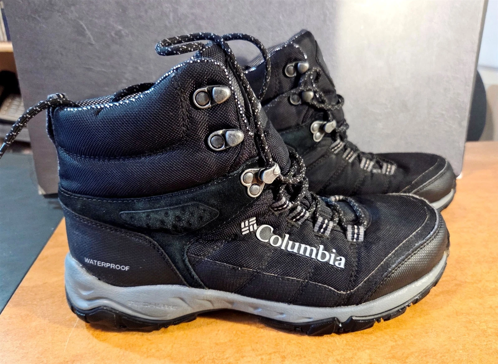Columbia Mens Harper Forest Omni-Grip Waterproof Mid Hikers Boots Size 7.5 MINT