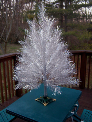 VTG NICE COLLECTOR'S RETRO YULETIDE EXPRESSION 4Ft SILVER Aluminum Xmas TREE #88