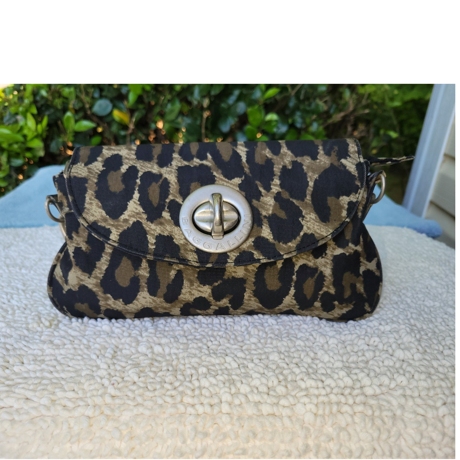 baggallini Leopard Animal Print Small Crossbody Bag, Travel Purse, Lightweight.