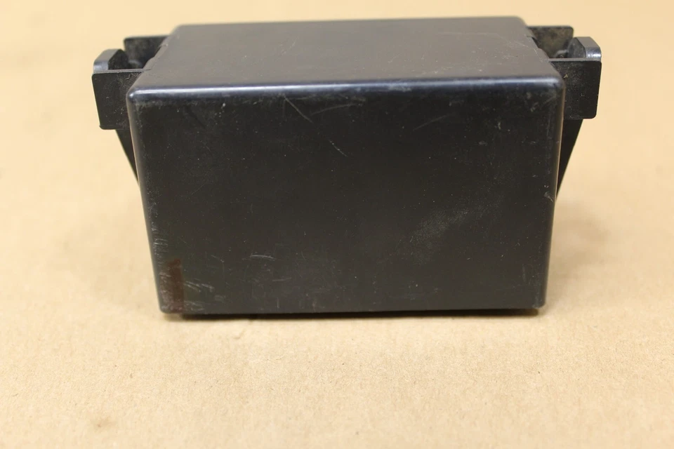 Cubierta de caja de fusibles traseros Pontiac G8 2008-2009 92213621 OEM Foto 4 de 4