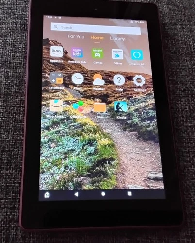 Amazon Fire Tablet 7 Pink 9th Generation 11.32gb Great for Christmas 