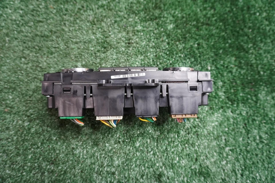 2010 2011 2012 CHEVROLET TRAVERSE TEMPERATURE AC Control PANEL OEM 25932038 - Image 4 of 4