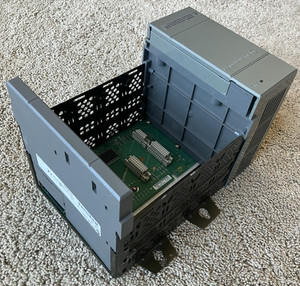 Allen bradley 1746-A4 SLC500 4 slot rack with 1746-P1 Power Supply