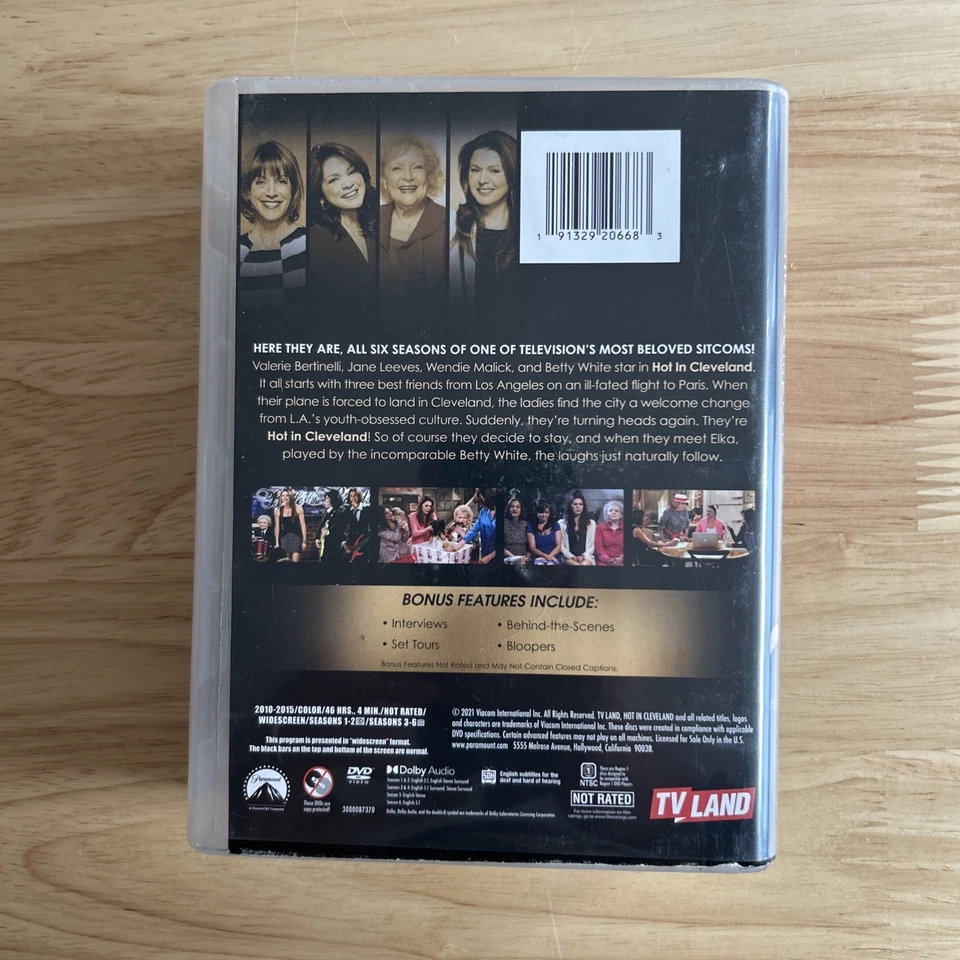HOT IN CLEVELAND: COMPLETE SERIES (17PC) / (BOXED SET) DVD Region 1 - Image 3 of 4