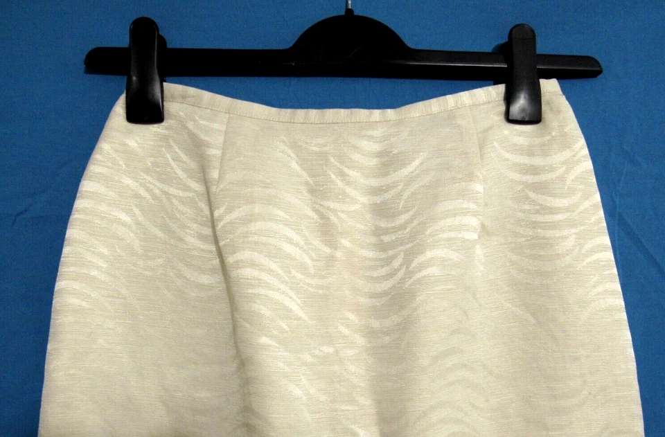 Falda Lápiz Marfil MEZCLA SEDA/LINO Forrada BLOOMINGDALE'S ESTAMPADO TONAL ONDULADO 4P Foto 2 de 3