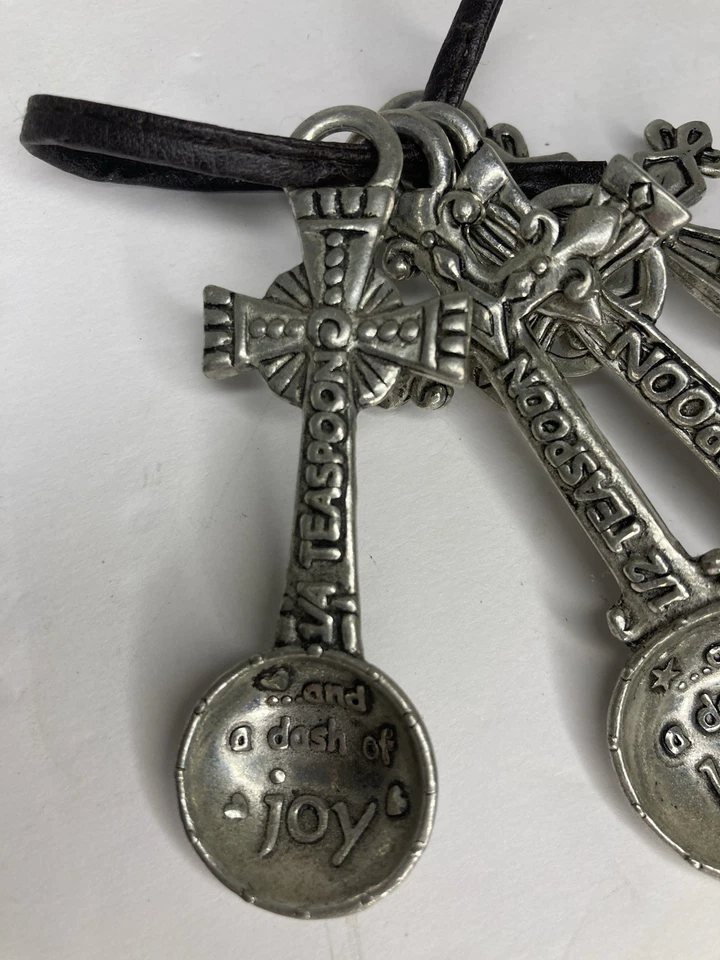 Juego completo de 4 cucharas medidoras de fe, amor, esperanza y alegría con asas cruzadas Foto 2 de 4