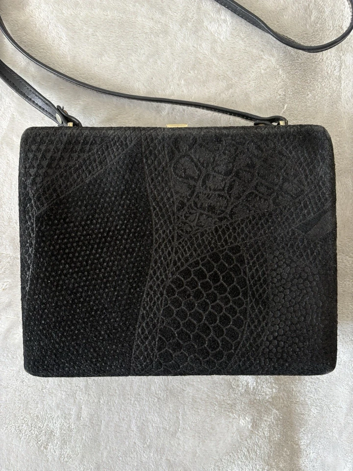 Bolso de Noche Rígido Terciopelo Negro Vintage Diseño Piel de Serpiente Borde Dorado Foto 2 de 4