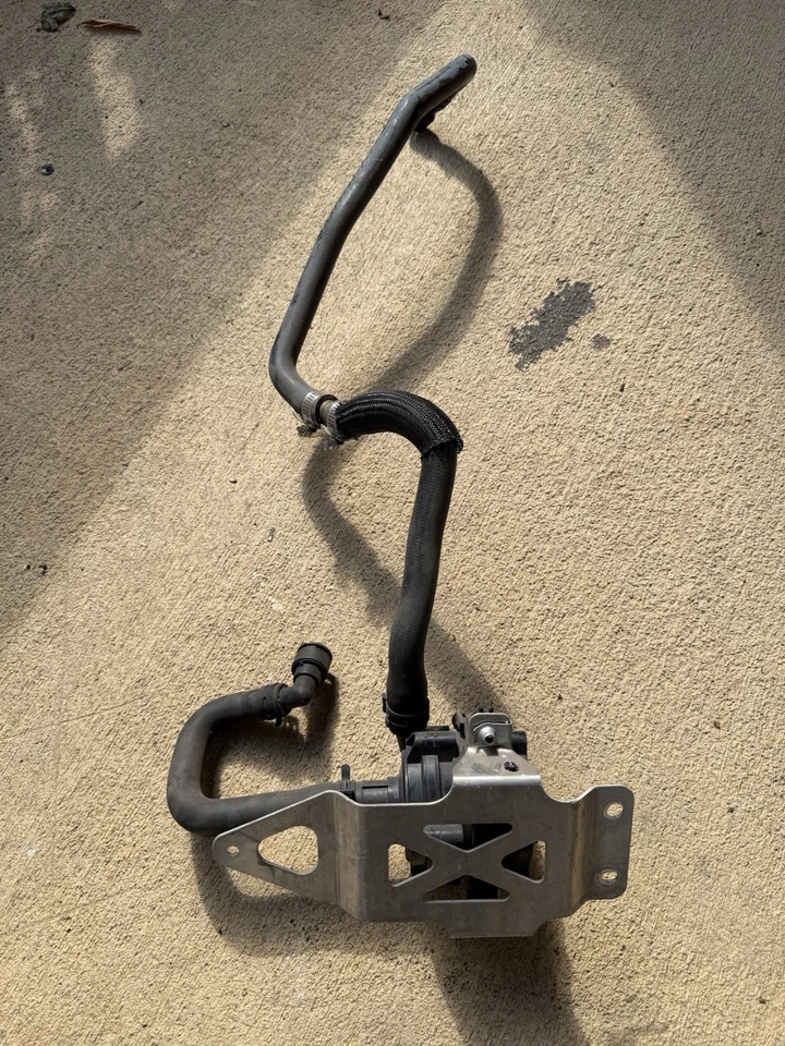 Chevy Corvette Z06 C7 2015-2019 6,2 L LT4 OEM intercooler líneas de bomba de refrigerante OEM Foto 3 de 4