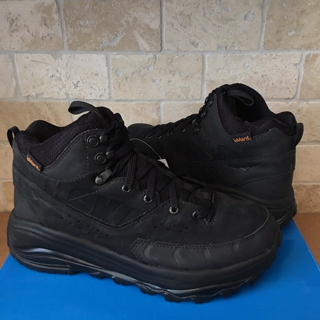 hoka one one boots black