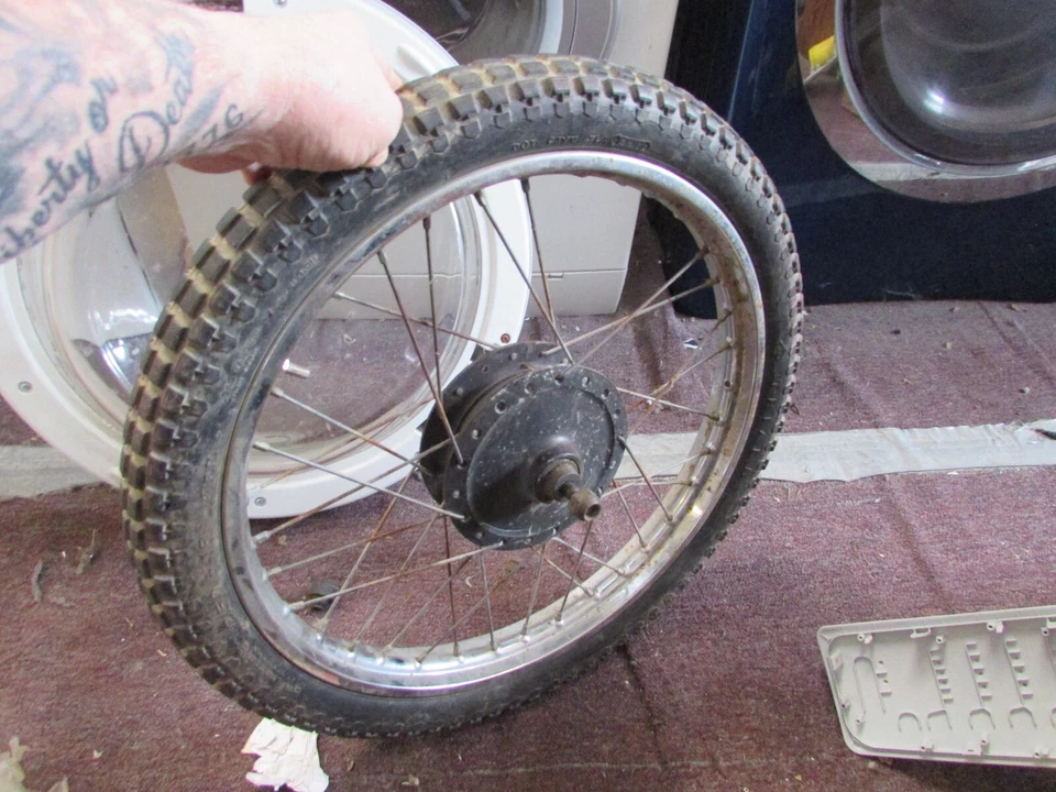 Yamaha DT 100 1978 conjunto completo de llantas delanteras rectas Foto 2 de 4