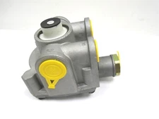 S-8255 NEW NEWSTAR BRAKE RELAY VALVE 4 PSI HORIZONTAL PORTS 103010