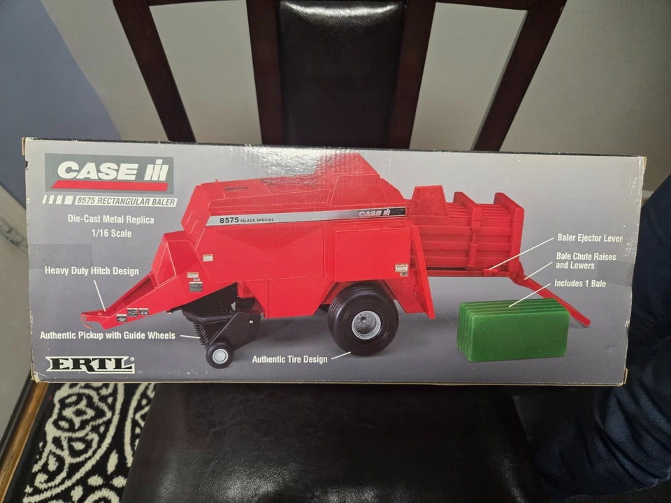 Ertl Case 8575 Rectangular Baler W/Bale - NIB! 1/16 Toy #4763 - Image 3 of 4