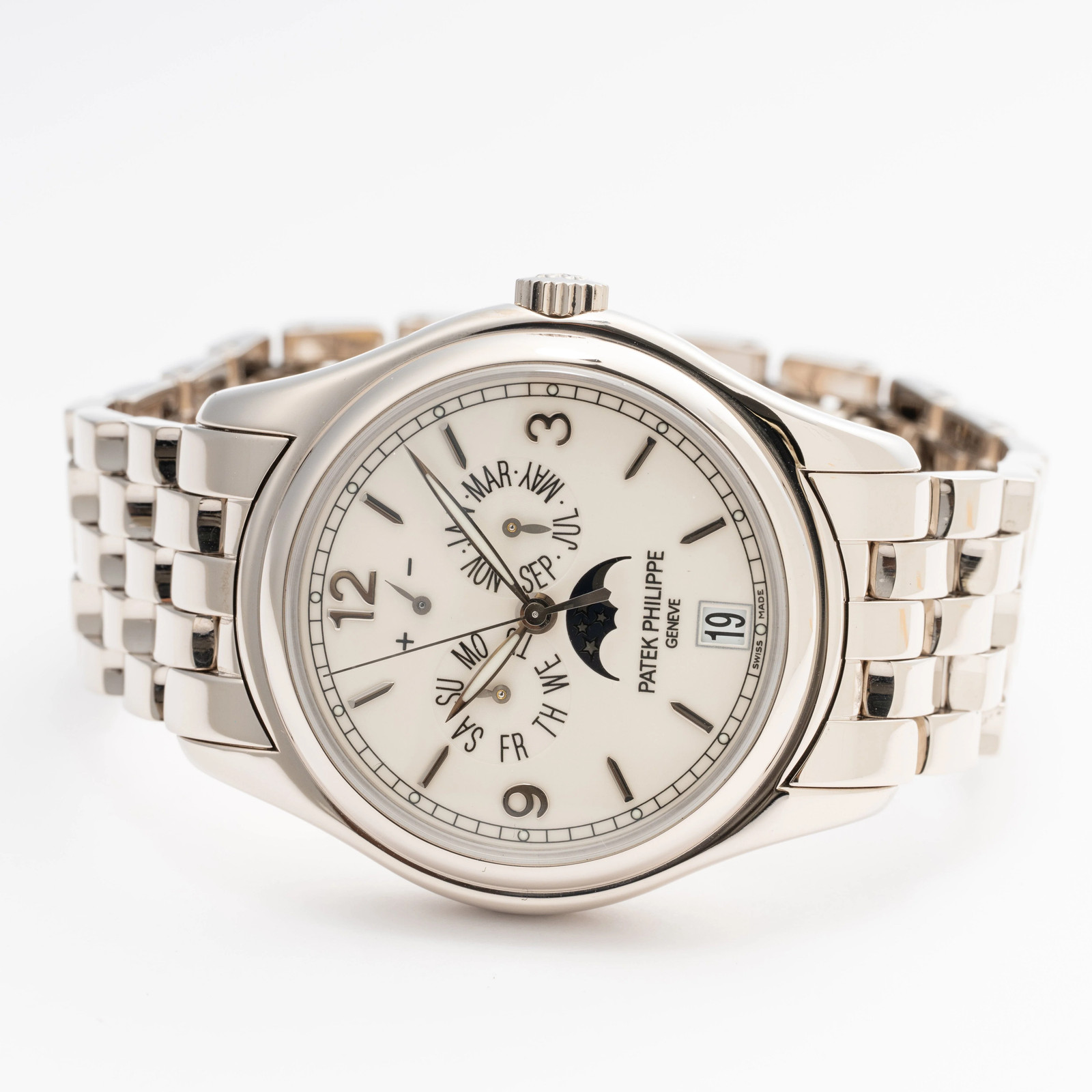 Patek Philippe Annual Calendar 5146/1G Mens Watch image 3