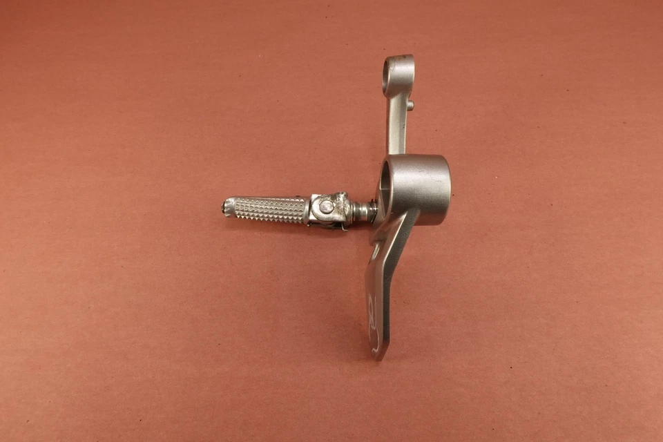 2015 15-16 Yamaha FJ09 FJ 09 apoio dianteiro esquerdo para os pés - Imagem 4 de 4