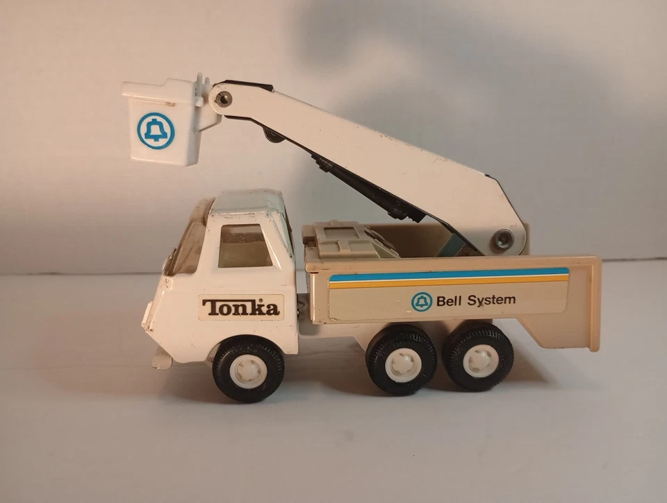 Vtg. 1979 Tonka Bell Phone System Bucket Truck, Van, Trailer & Accessories... - Image 4 of 4