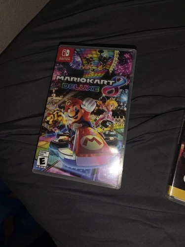 Mario Kart 8 -- Deluxe Edition (Nintendo Switch, 2017) [Physical]