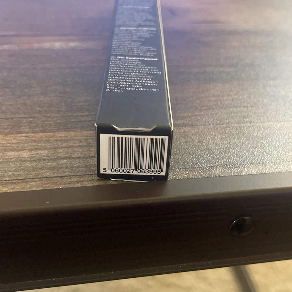 Nuevo Rodial The Multi Blend Brush #04 Cerdas Sintéticas Suaves Esculpido Define Rubor Foto 4 de 4