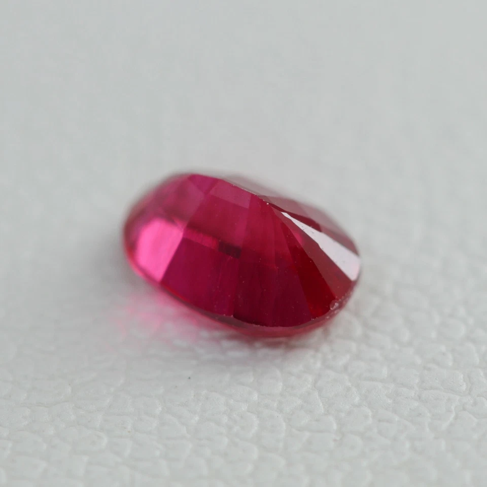0.58-0.7ct 1pc Pigeon Blood Red Ruby (Hydrothermal) Oval 6x4 Lab Grown  - Image 3 of 3