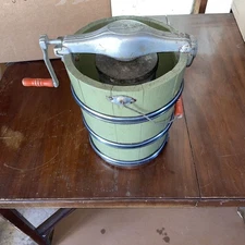 Vintage White Mountain 4qt Ice Cream Maker