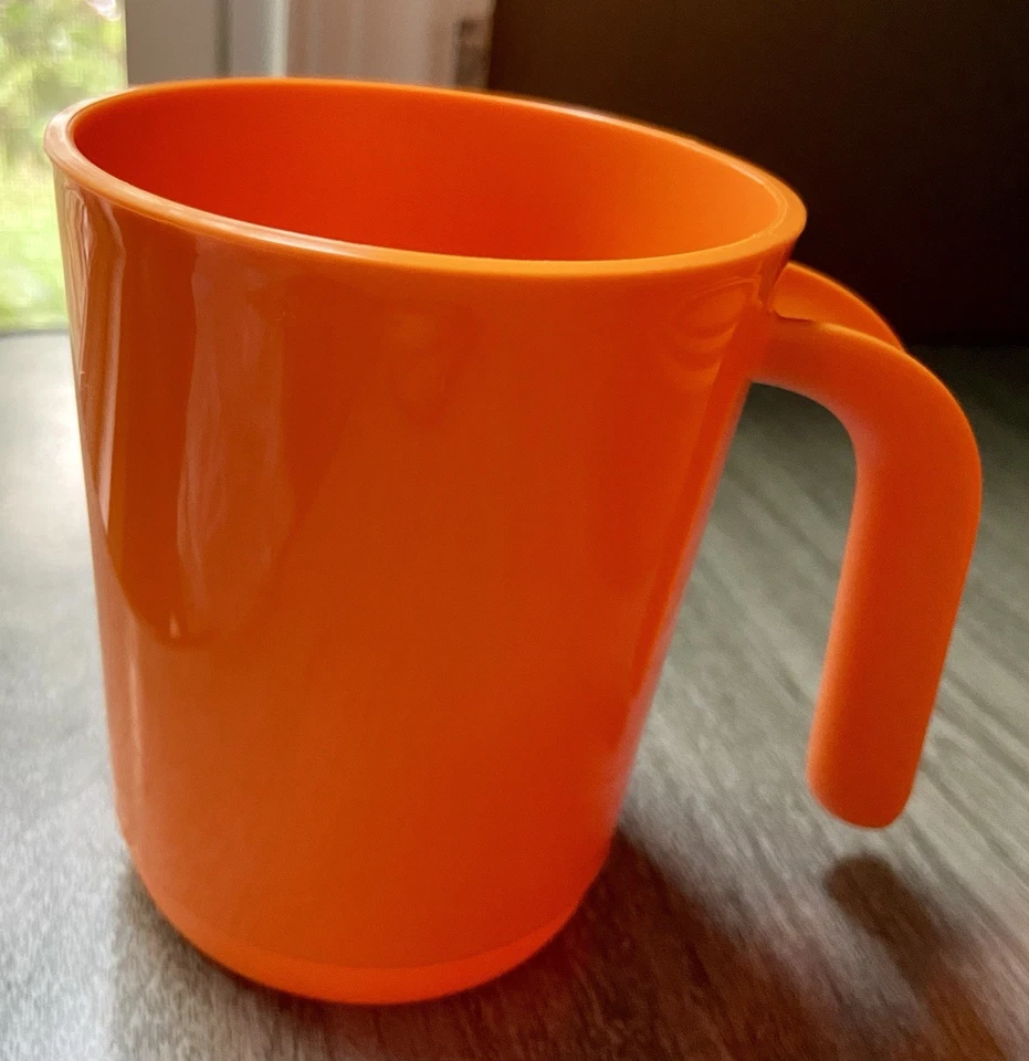 Juego de 4 cuencos pequeños Tupperware 13 oz y 4 tazas 11 oz Foto 3 de 4