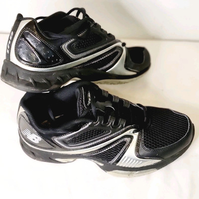 New Balance Men's Black and Silver MX841 Competitive Training Sneakers Size 7 US