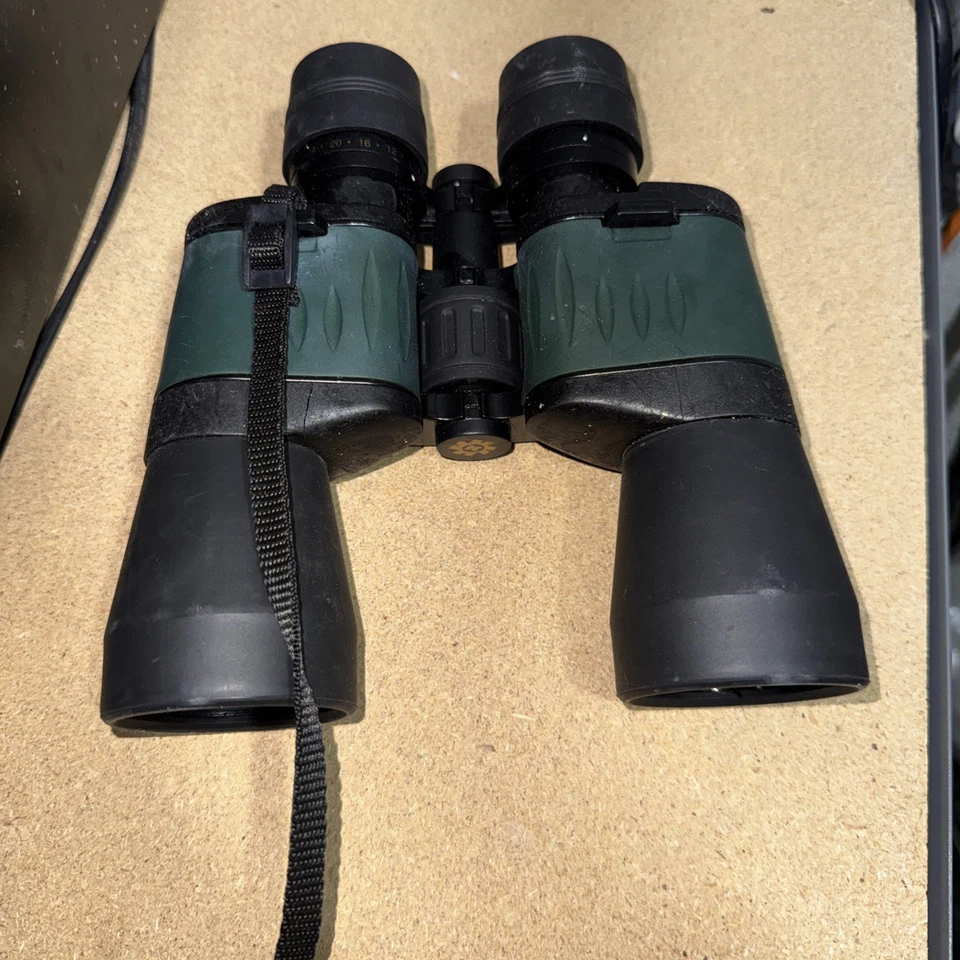 Binoculares con zoom Konus 8-24x50 mm - 2108 Tacky Feel Foto 4 de 4