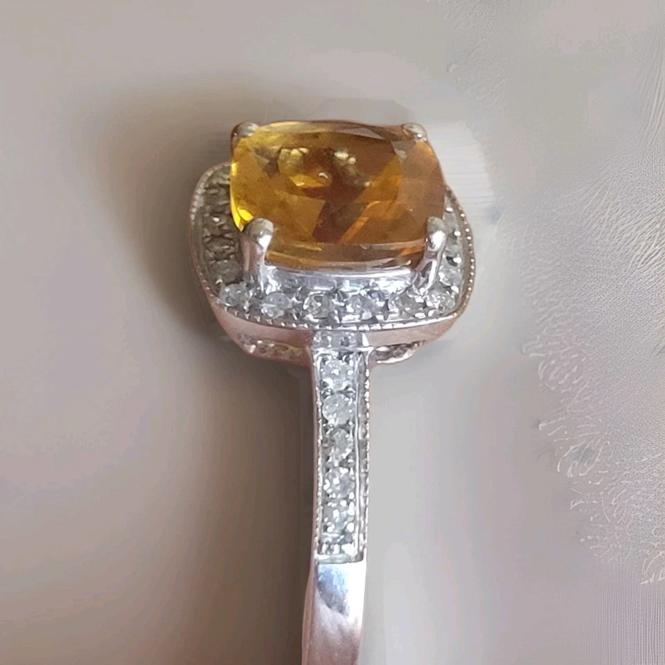 Exquisito topacio corte cojín, oro blanco de 14 k, diamantes de 0,25 quilates, pre-amado, talla 7 Foto 4 de 4