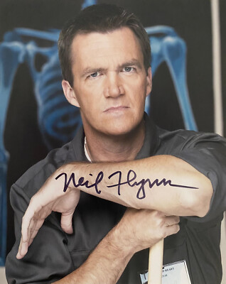 Neil Flynn · Scrubs   Die Anfänger · Hausmeister · Autogramm · 20 x 25 cm