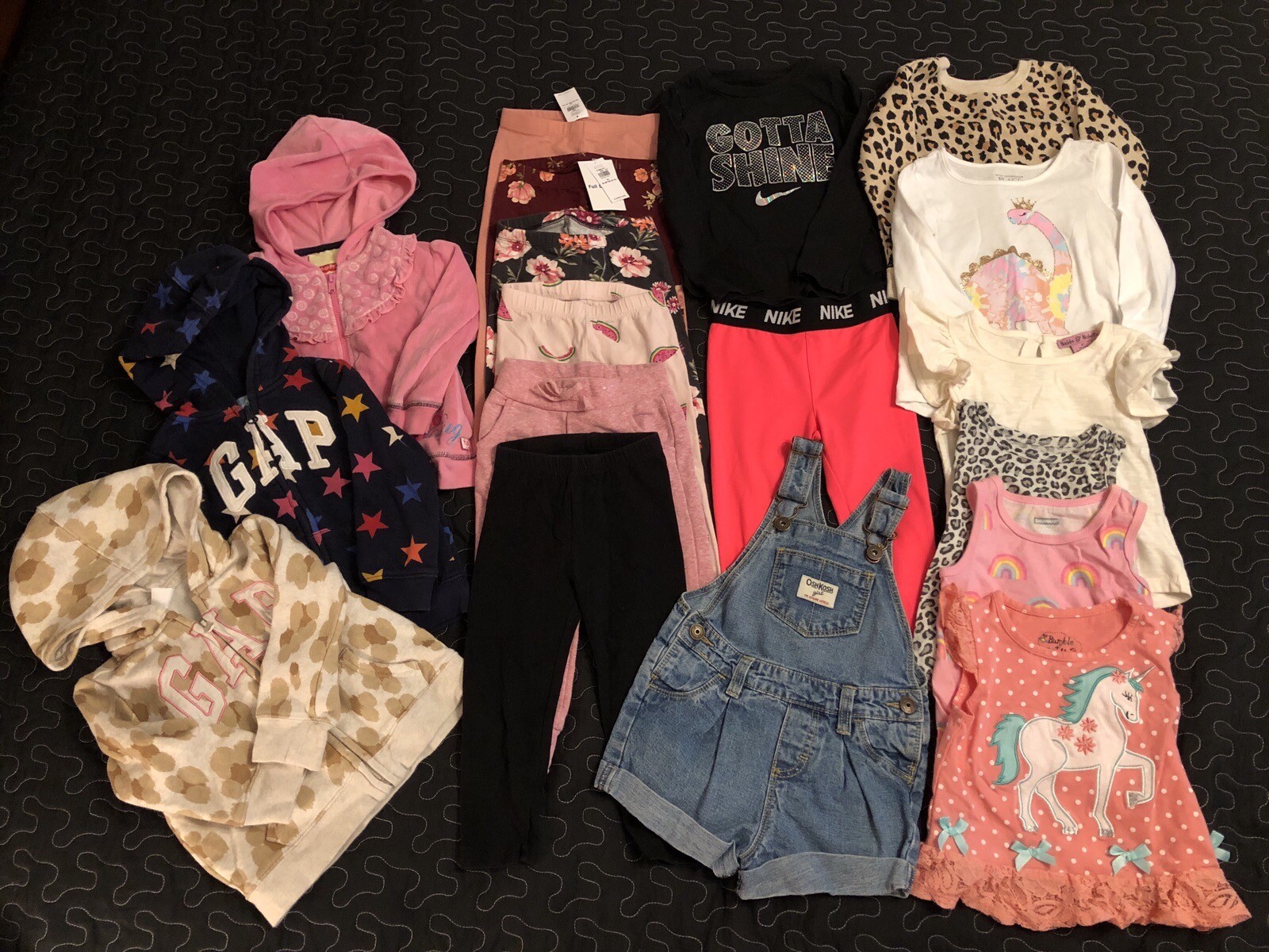 SACAI X NIKE Vestiti Bambina•18 Pezzi•Camicie•Pantaloni•Nike Dri Fit Outfit•Felpe con Cappuccio GAP•Bavaglini Oshkosh•2T