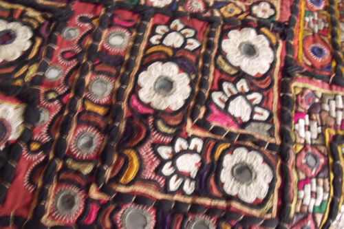 ANTIQUE INDIAN PATCHWORK TAPESTRY WALL HANGING EMBROIDERED KATCHI MIRROR RUG - Picture 5 of 12