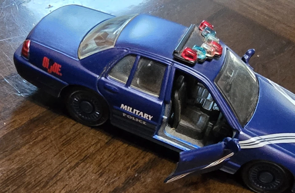 Coche interceptor de Ford GI JOE a escala 1:44 de 4" Policía militar Diecast Maisto Foto 2 de 4