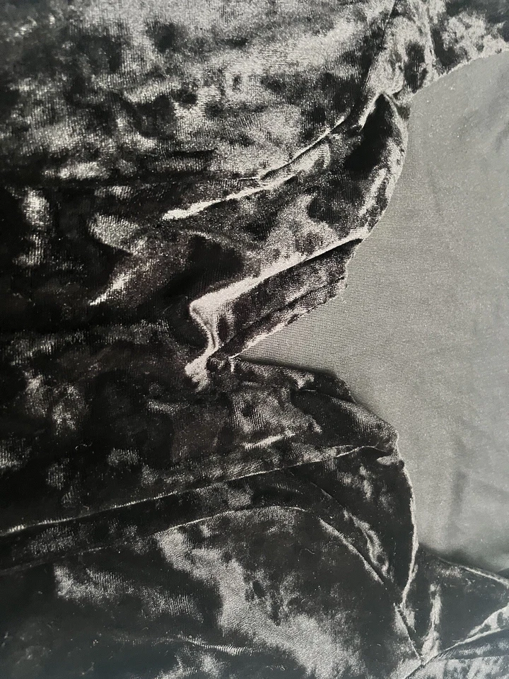 Mameluco de terciopelo negro manga larga Urban Outfitters talla XS extra pequeño Foto 3 de 4