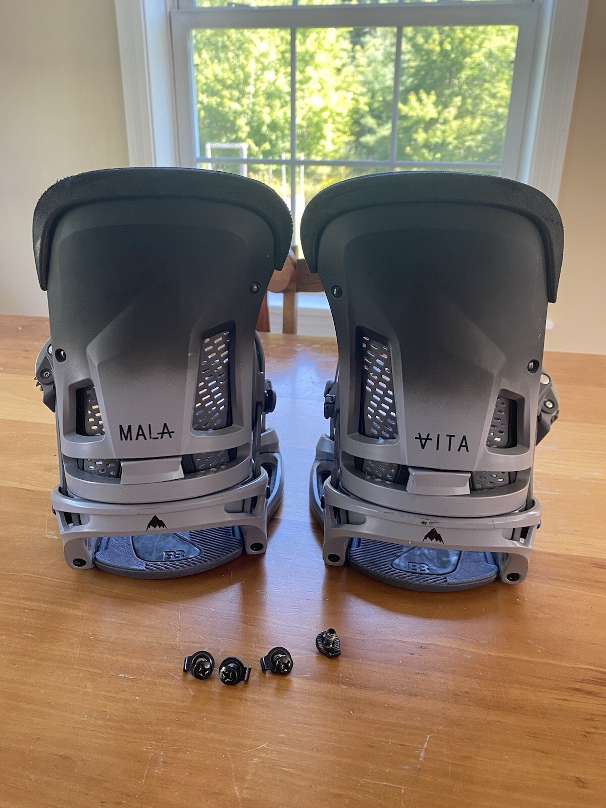 Fijaciones Burton Malavita EST medianas, gris desvanecido con herrajes de canal