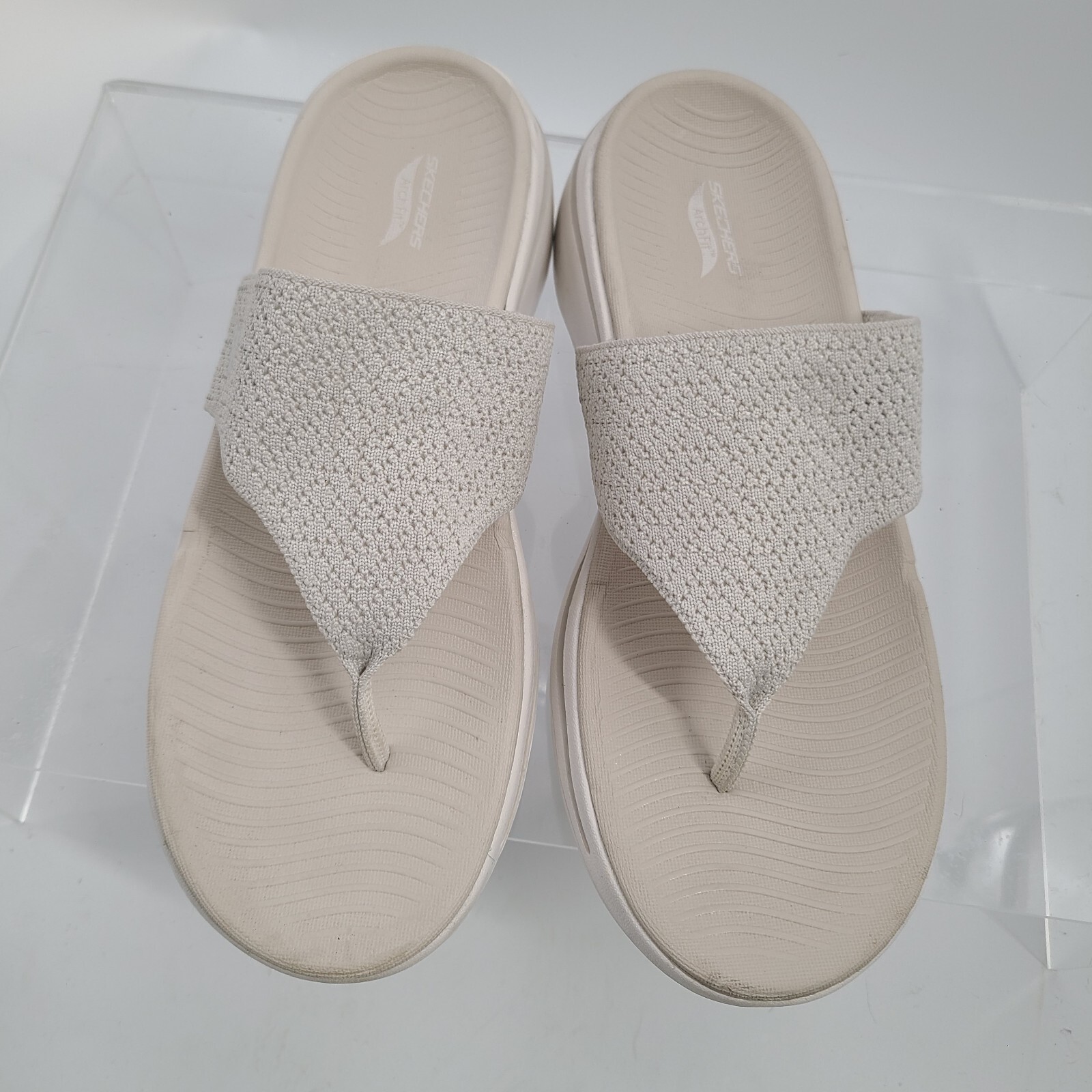 SKECHERS ArchFit Thong Flip Flop Sandal Sandstone/Whi… Gem