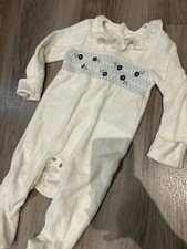 BABY GIRLS WHITE VELOUR DETAILED PATTERNED BABYGROW OUTFIT SIZE 3-6 MONTHS